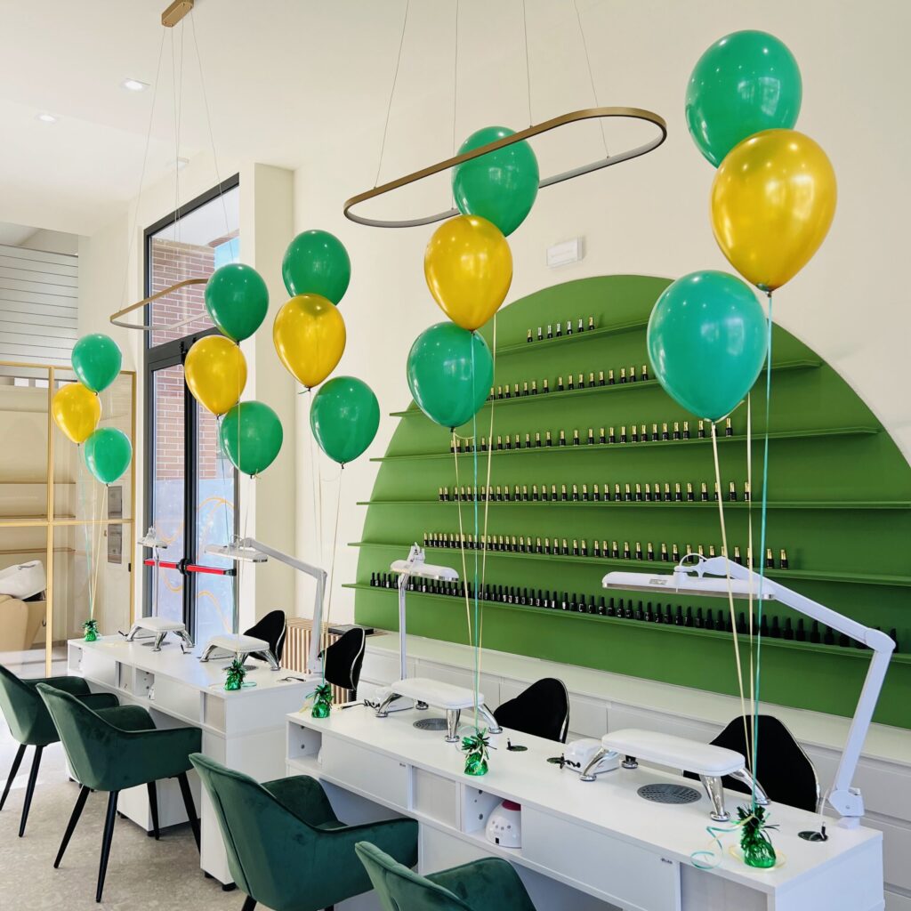 Allestimento palloncini verdi e gialli